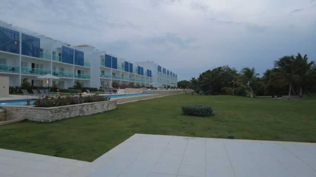 Cana Rock 2BR condo infinity pool + beach: