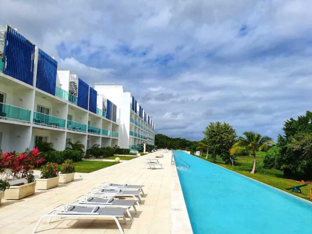 Cana Rock 2BR condo infinity pool + beach: