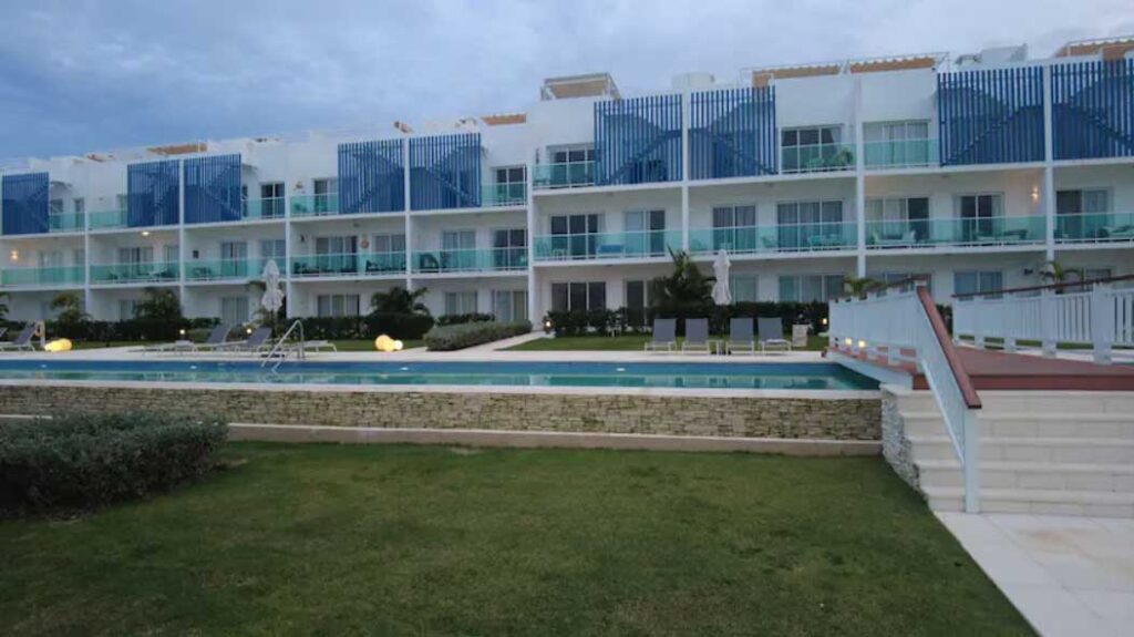 Cana Rock 2BR condo infinity pool + beach: