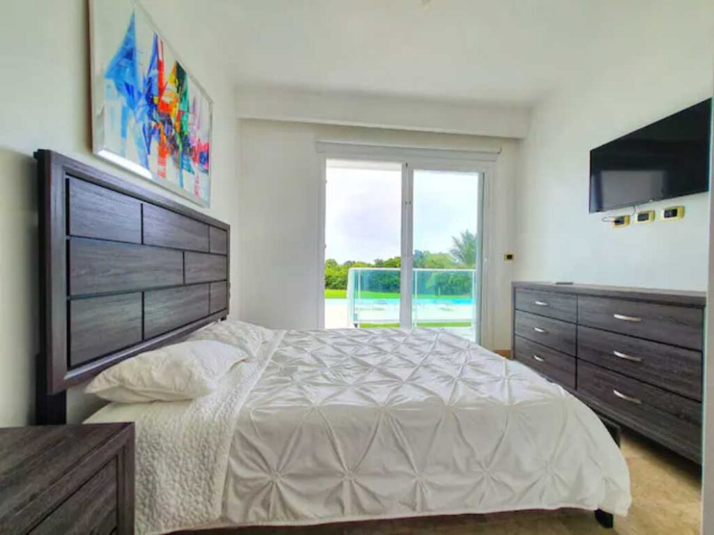 Cana Rock 2BR condo infinity pool + beach: