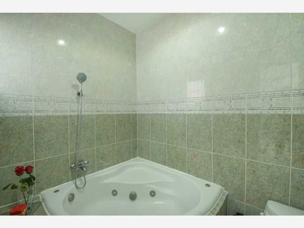 Comfortable 4 Bed Family Home