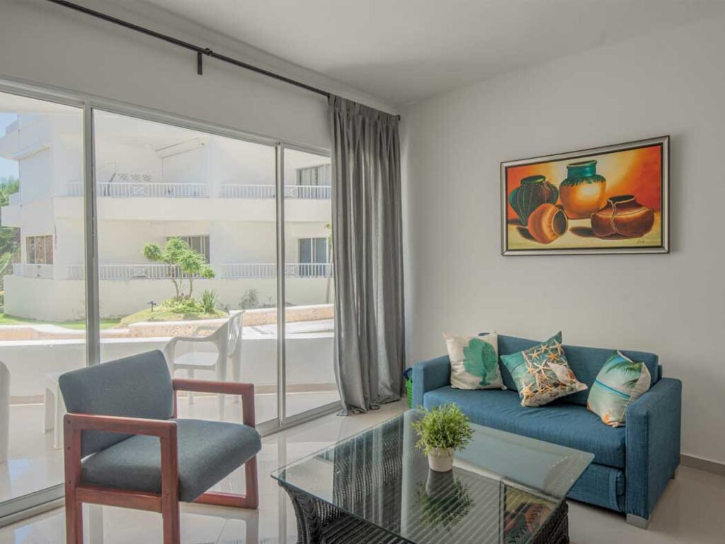 Ocean front 1-bedroom rental unit with pool