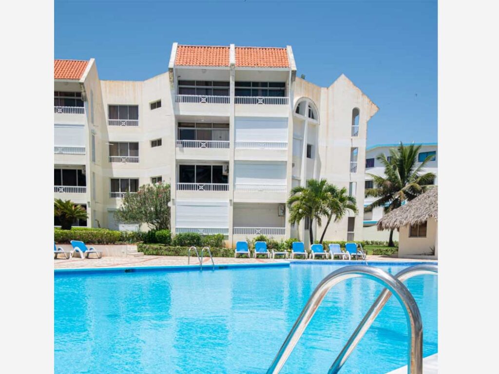 Ocean front 1-bedroom rental unit with pool