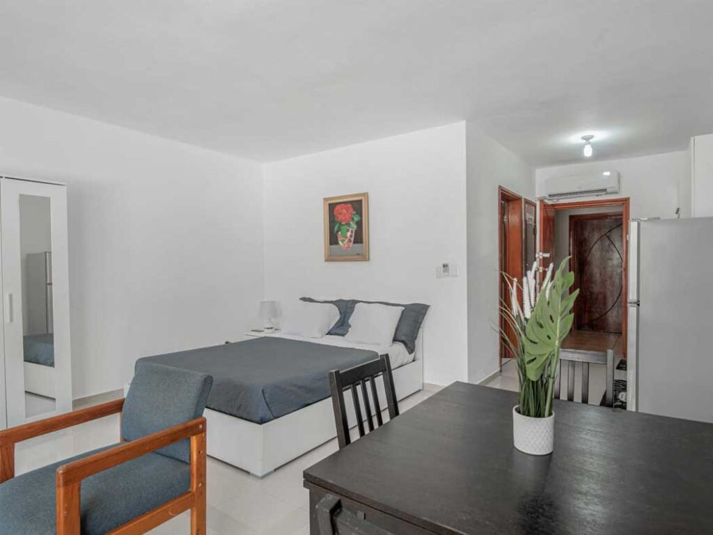 Ocean front 1-bedroom rental unit with pool