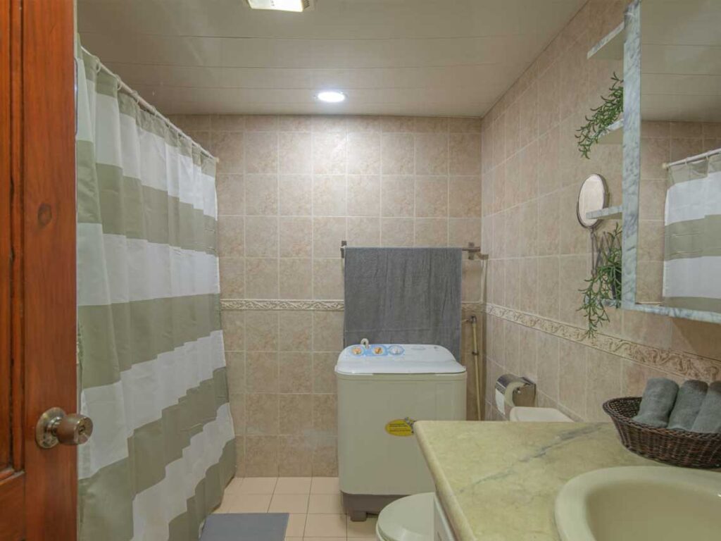 Ocean front 2-bedroom rental unit with pool