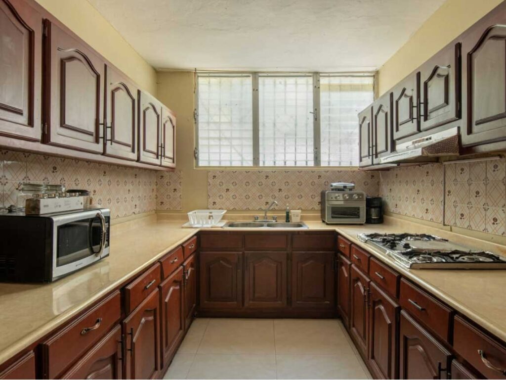 Villa with Pool, Jacuzzi & 3 minutes to the beach