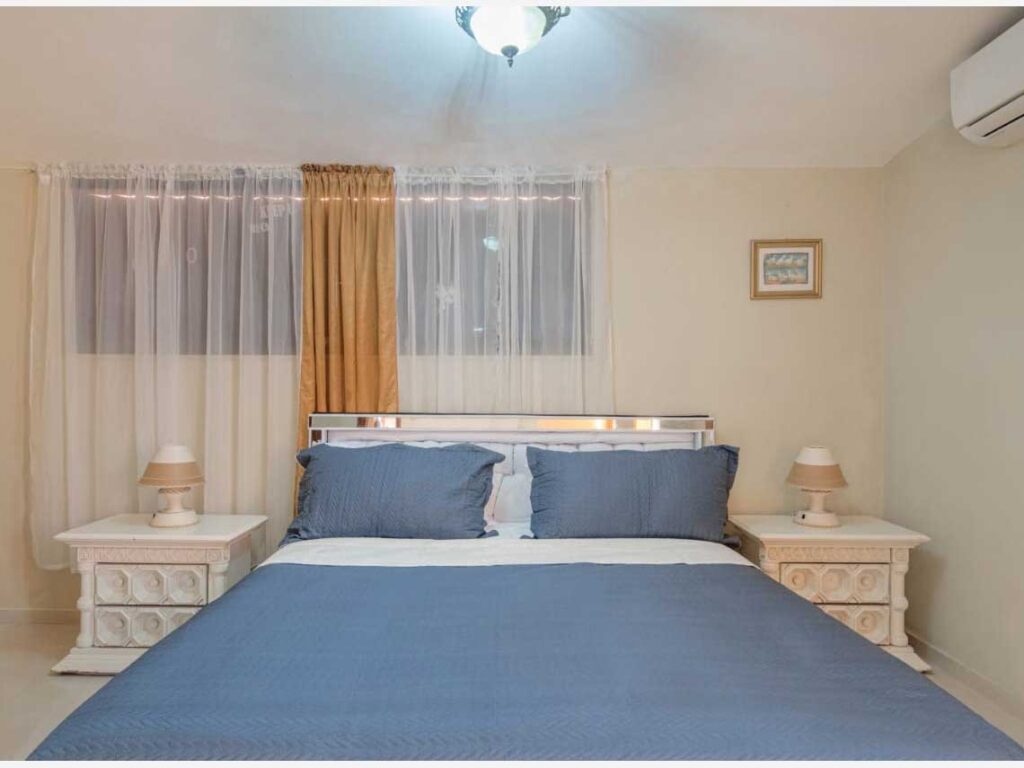 Villa with Pool, Jacuzzi & 3 minutes to the beach