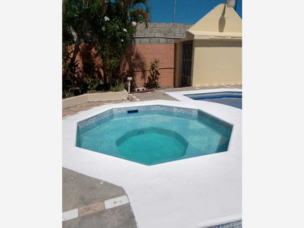 Villa with Pool, Jacuzzi & 3 minutes to the beach