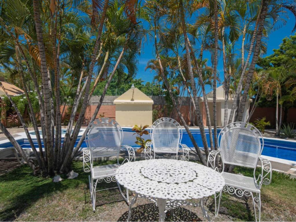 Villa with Pool, Jacuzzi & 3 minutes to the beach